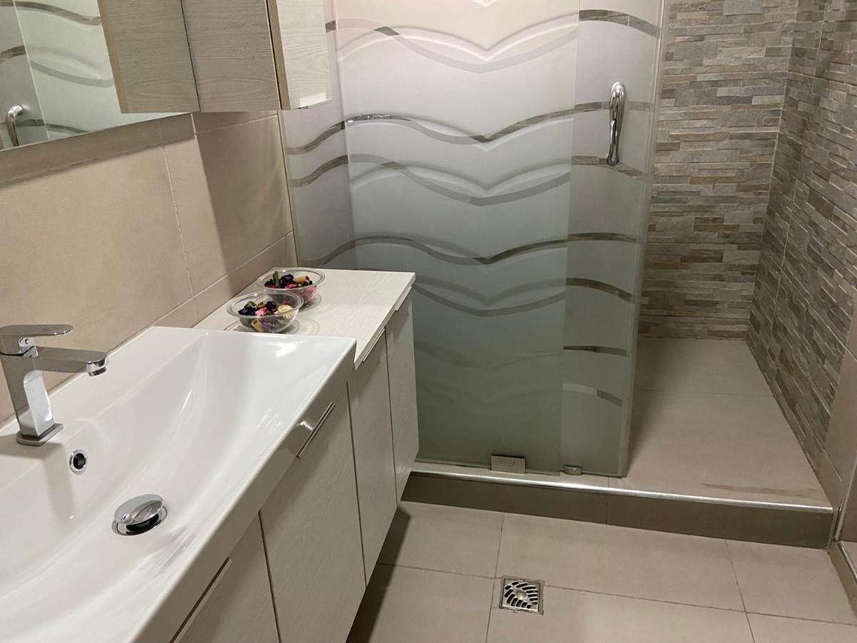 Queens View Apartment Аккра Екстер'єр фото