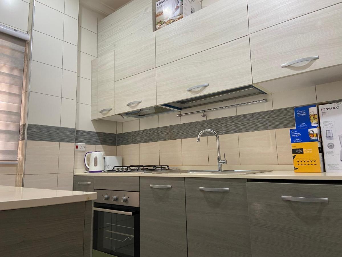 Queens View Apartment Аккра Екстер'єр фото