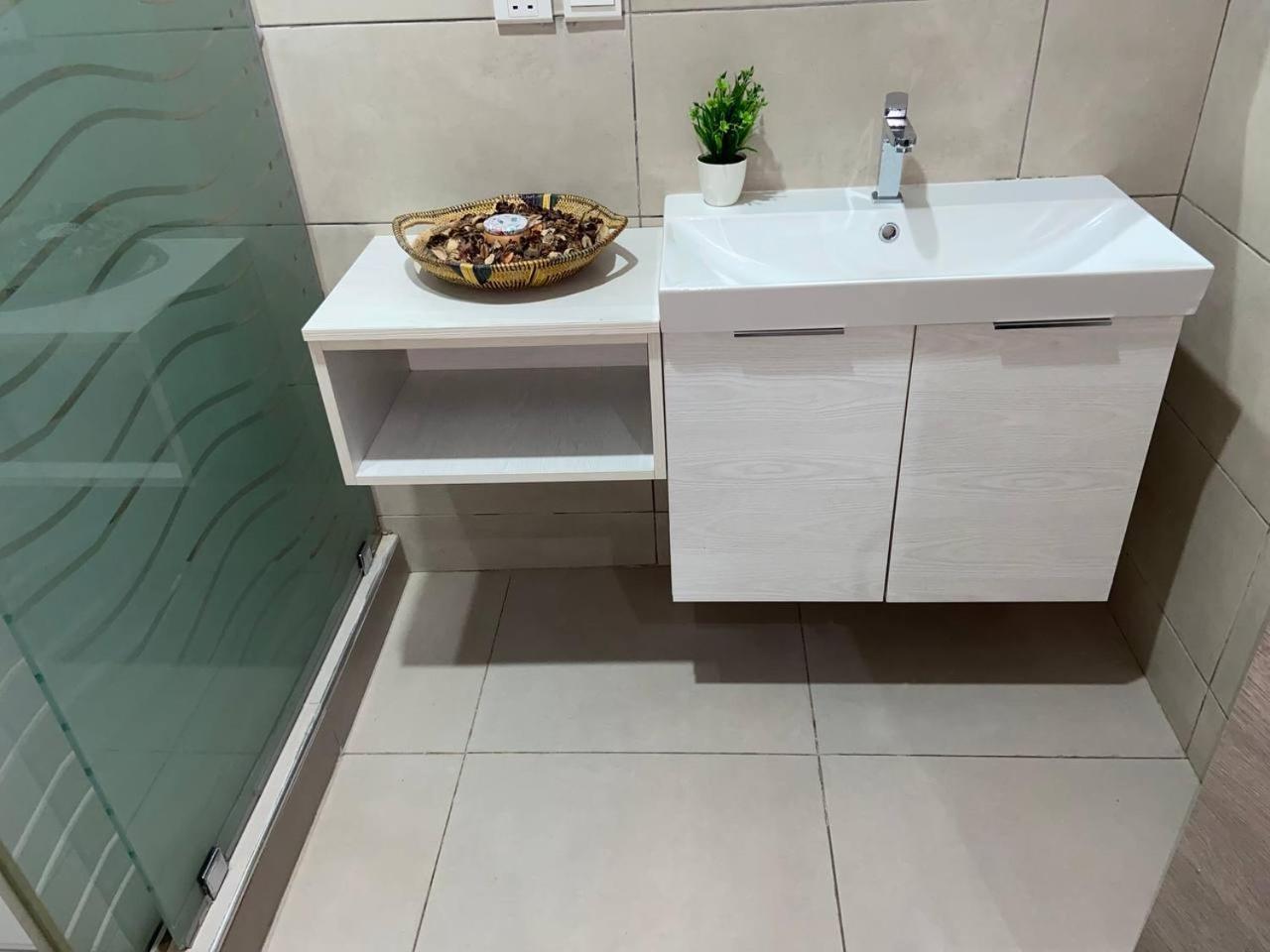 Queens View Apartment Аккра Екстер'єр фото