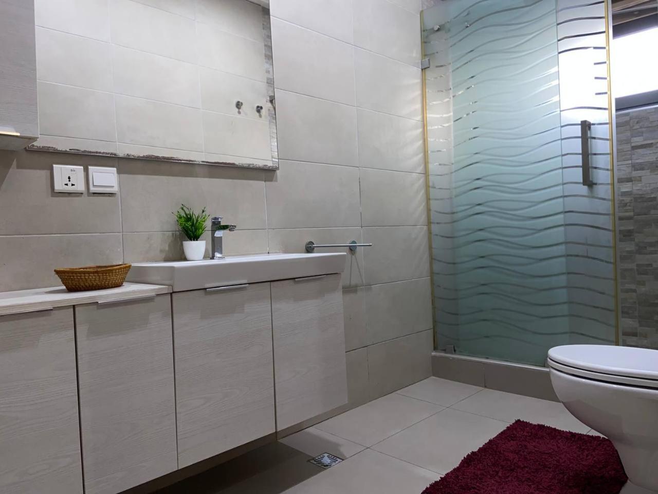 Queens View Apartment Аккра Екстер'єр фото