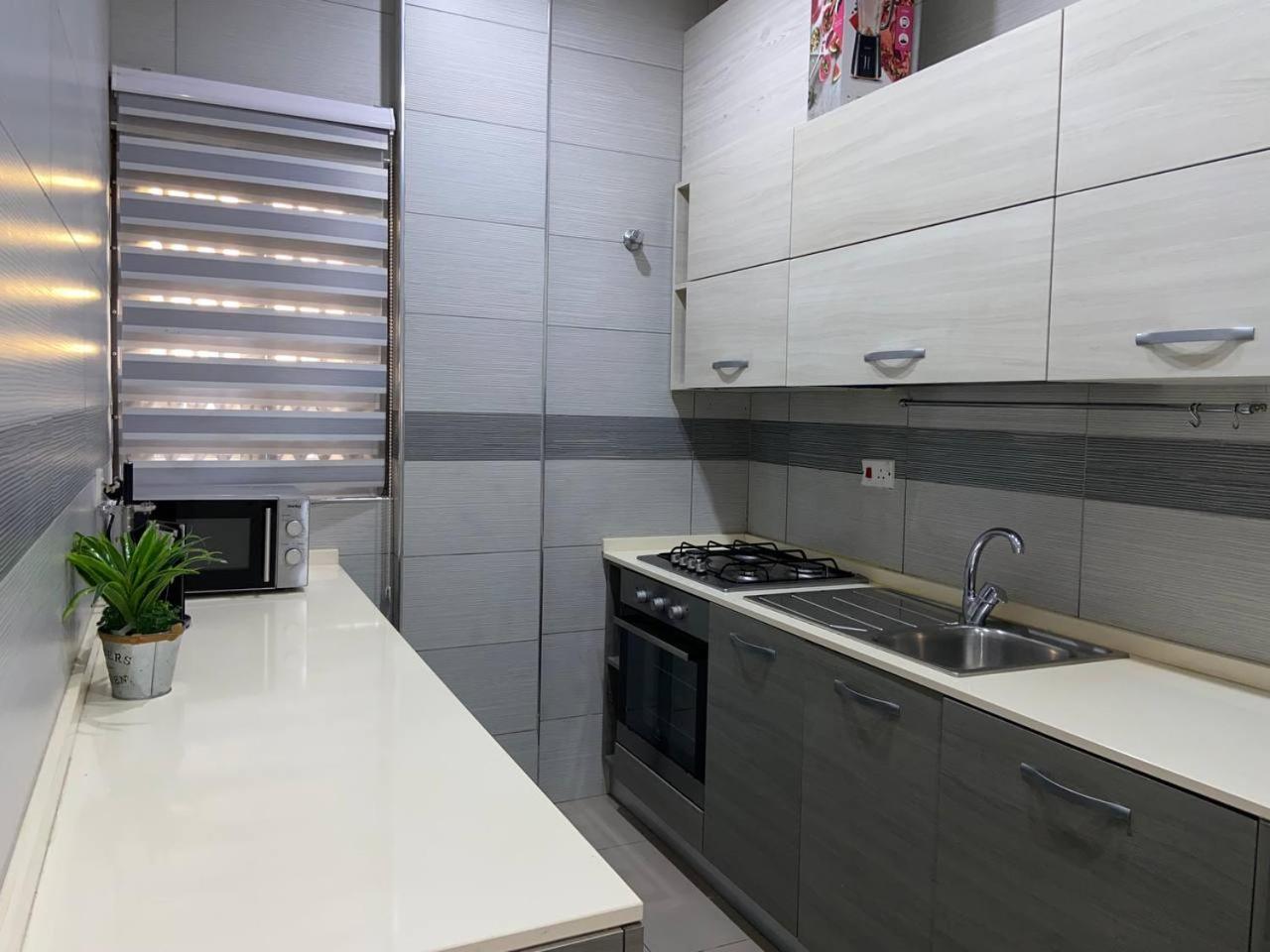 Queens View Apartment Аккра Екстер'єр фото