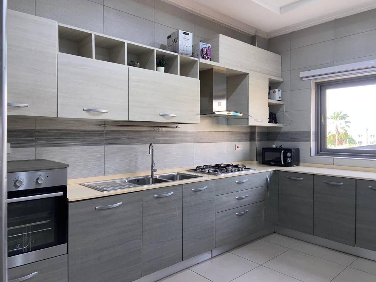 Queens View Apartment Аккра Екстер'єр фото