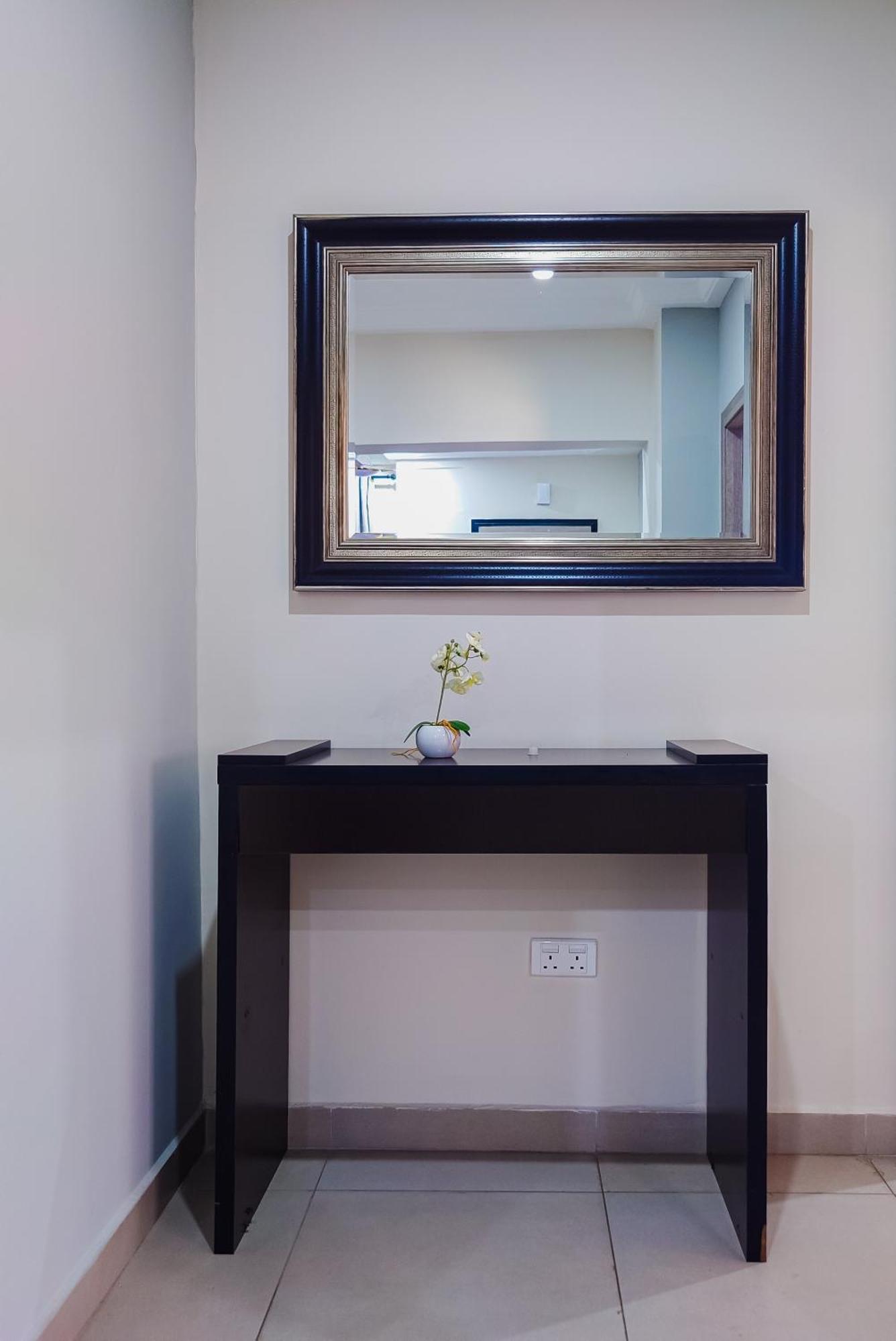 Queens View Apartment Аккра Екстер'єр фото